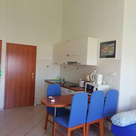 Apartmani Marija Примоштен Экстерьер фото