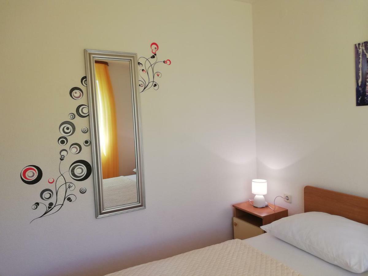 Apartmani Marija Примоштен Экстерьер фото