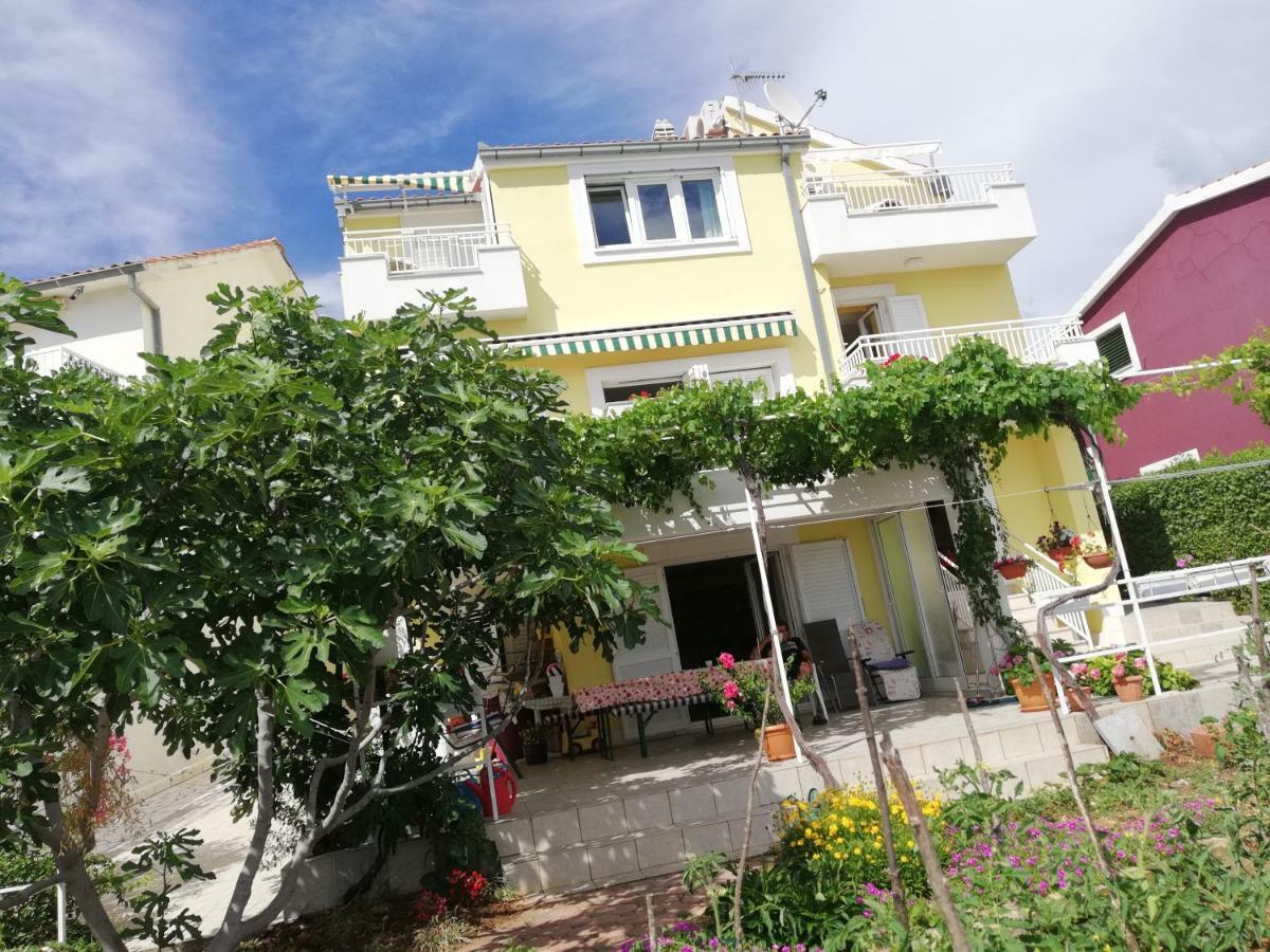 Apartmani Marija Примоштен Экстерьер фото