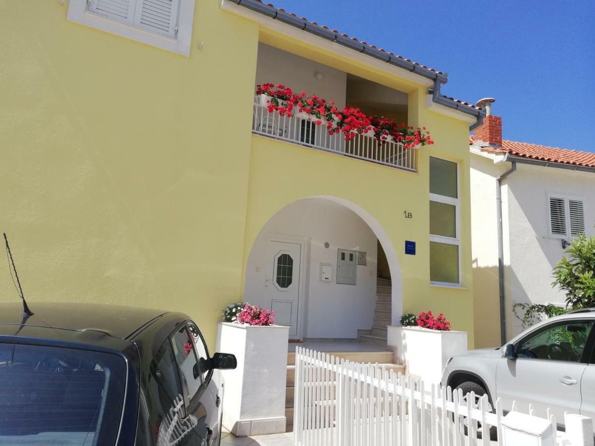 Apartmani Marija Примоштен Экстерьер фото